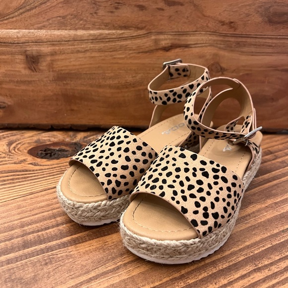 Soda Size 1 Fashion Sandal - Picture 1 of 3